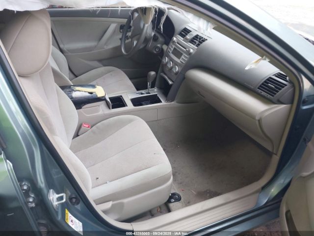 Toyota Camry Le Image 12