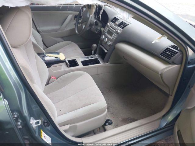 Toyota Camry Le Image 12