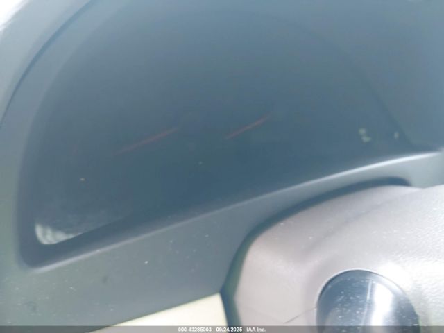 Toyota Camry Le Image 9