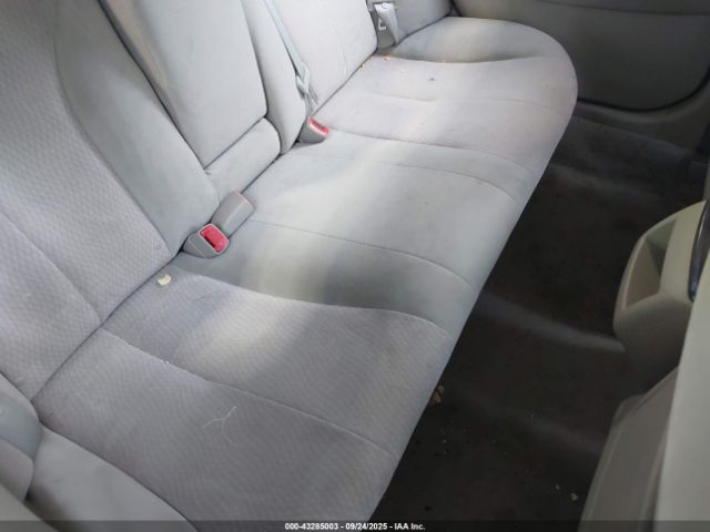 Toyota Camry Le Image 2