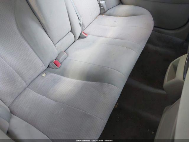 Toyota Camry Le Image 2