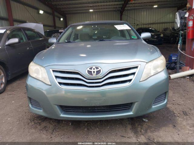 Toyota Camry Le Image 14