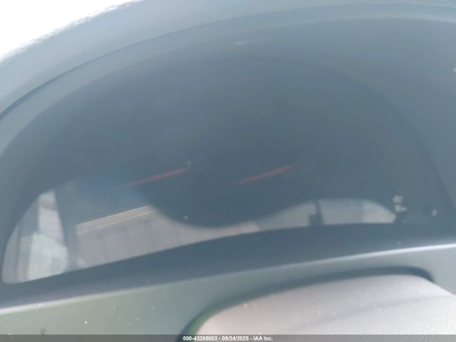 Toyota Camry Le Image 4