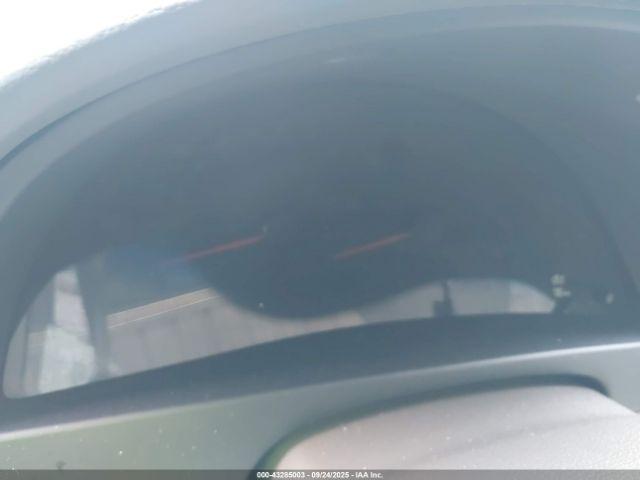 Toyota Camry Le Image 4