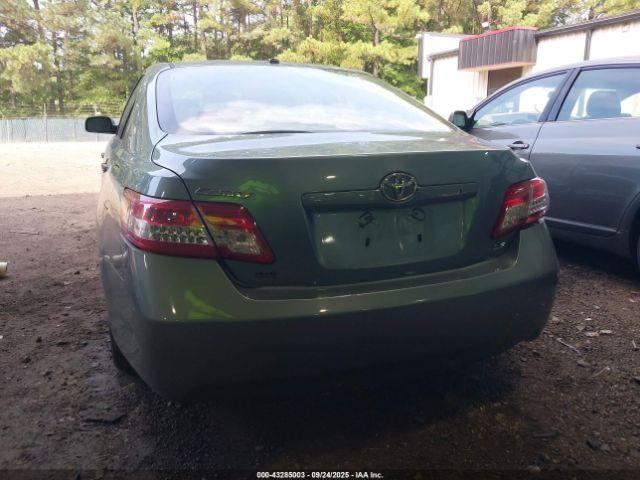 Toyota Camry Le Image 13