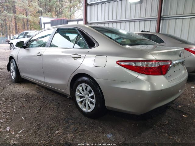 Toyota Camry Le Image 10