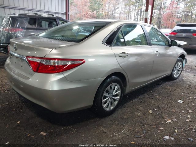 Toyota Camry Le Image 8