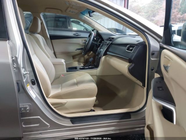 Toyota Camry Le Image 3