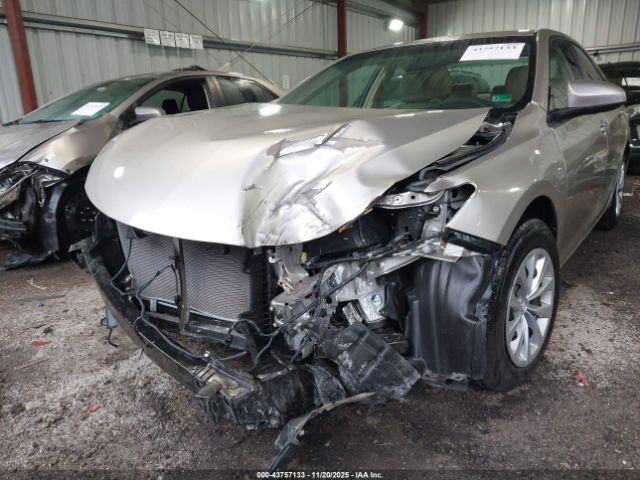 Toyota Camry Le Image 11