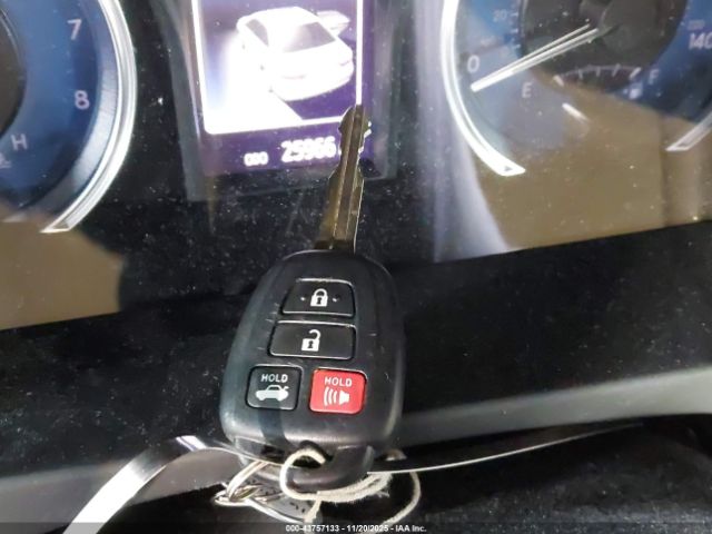 Toyota Camry Le Image 5