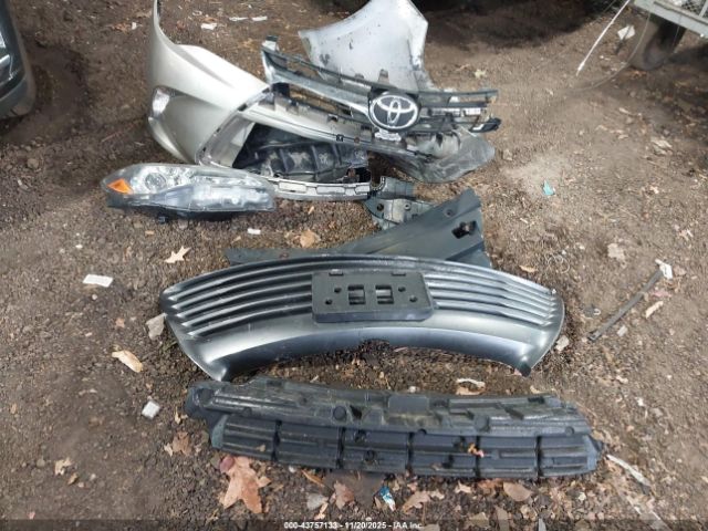 Toyota Camry Le Image 14