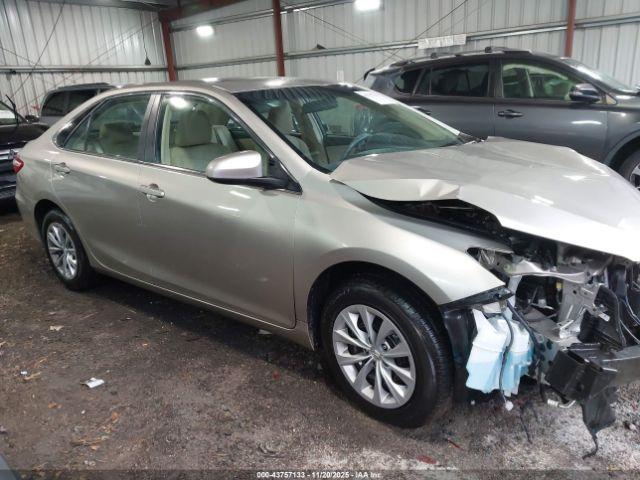 Toyota Camry Le Image 4