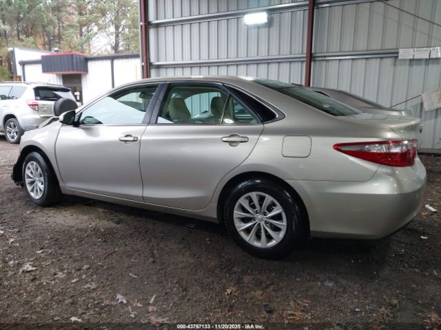 Toyota Camry Le Image 2