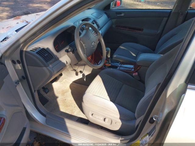 Toyota Camry Xle Image 9