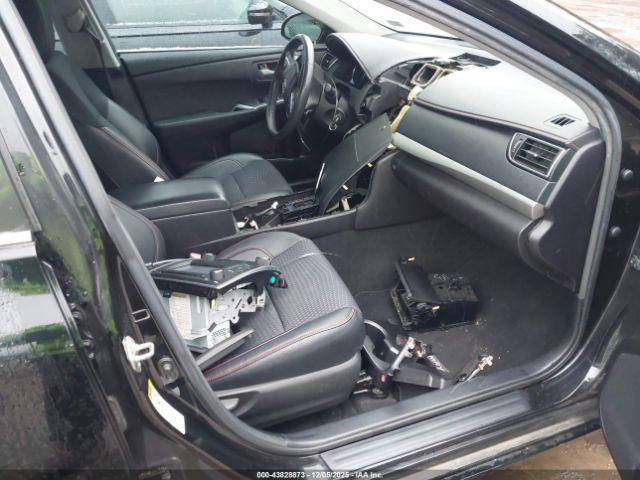 Toyota Camry Se Image 9