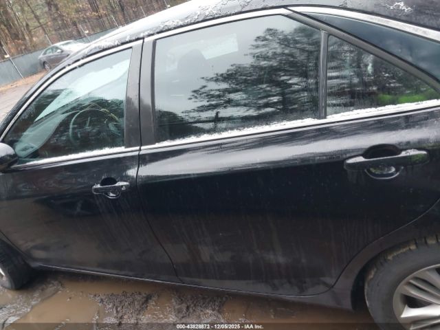 Toyota Camry Se Image 3