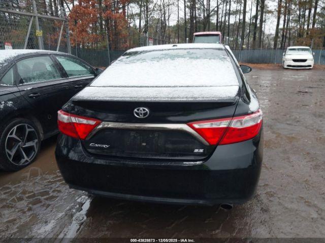 Toyota Camry Se Image 13