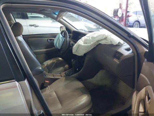 Toyota Camry Xle V6 Image 3