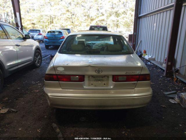 Toyota Camry Xle V6 Image 11