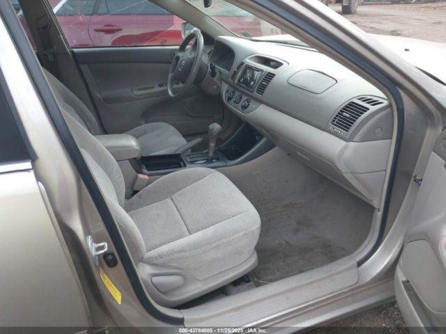 Toyota Camry Le V6 Image 5