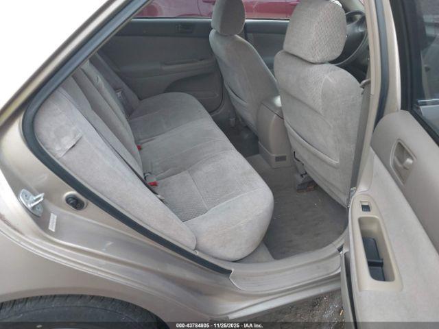 Toyota Camry Le V6 Image 10