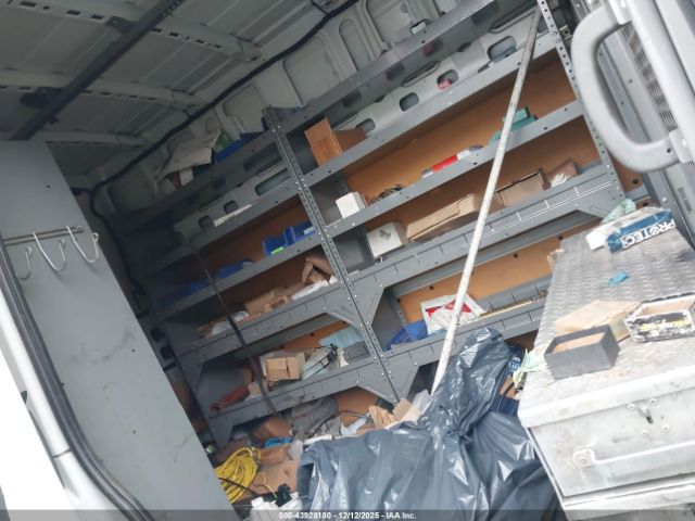 Nissan Nv Sv V6 Image 3