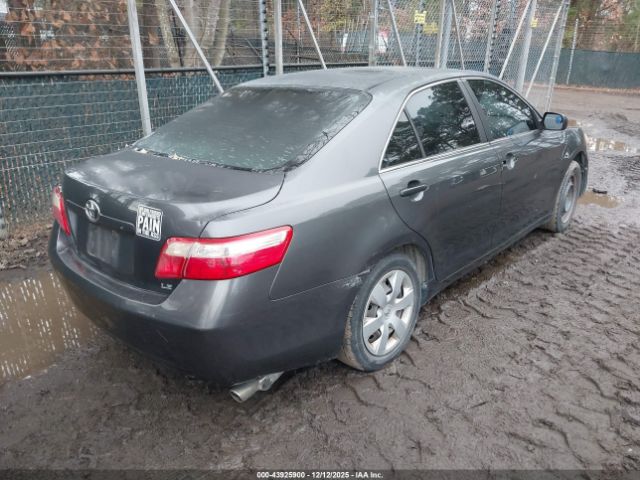 Toyota Camry Le Image 3