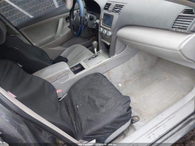 Toyota Camry Le Image 5