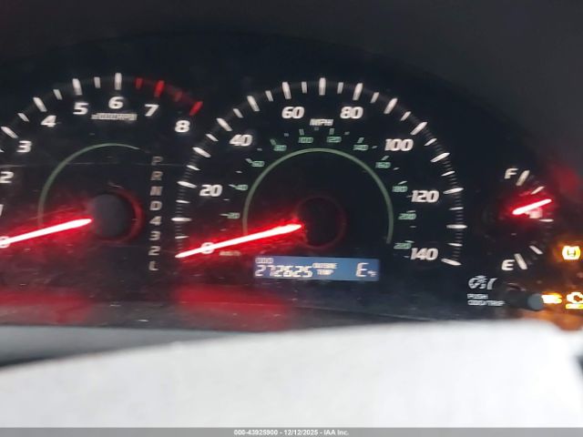 Toyota Camry Le Image 8