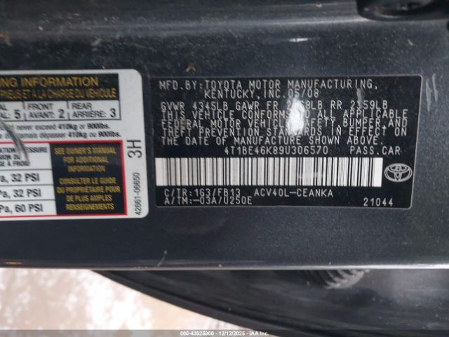 Toyota Camry Le Image 9