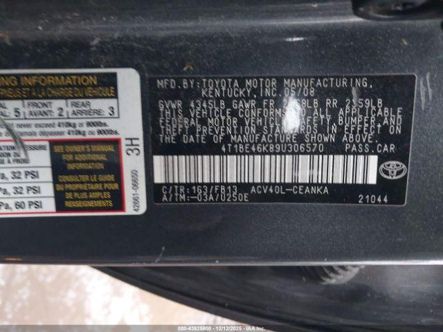 Toyota Camry Le Image 9