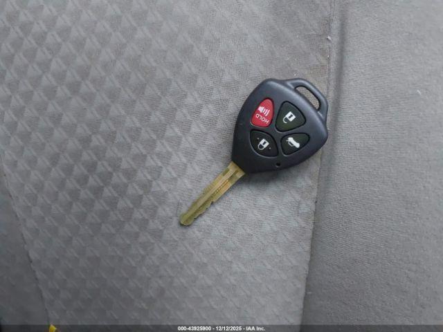 Toyota Camry Le Image 2