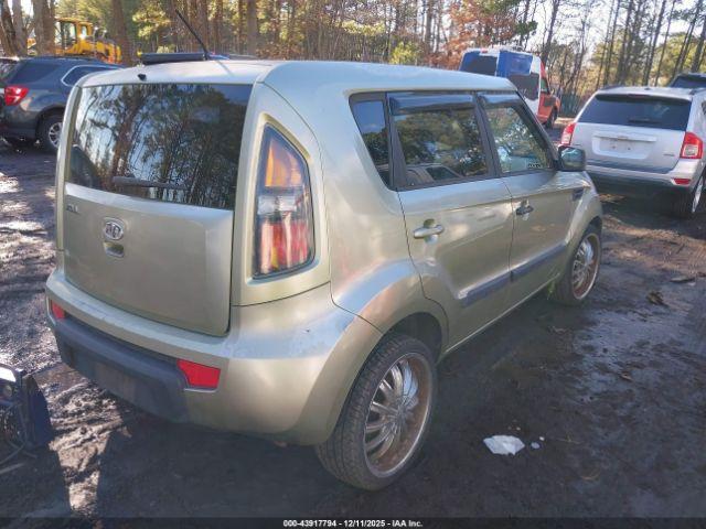 Kia Soul + Image 11