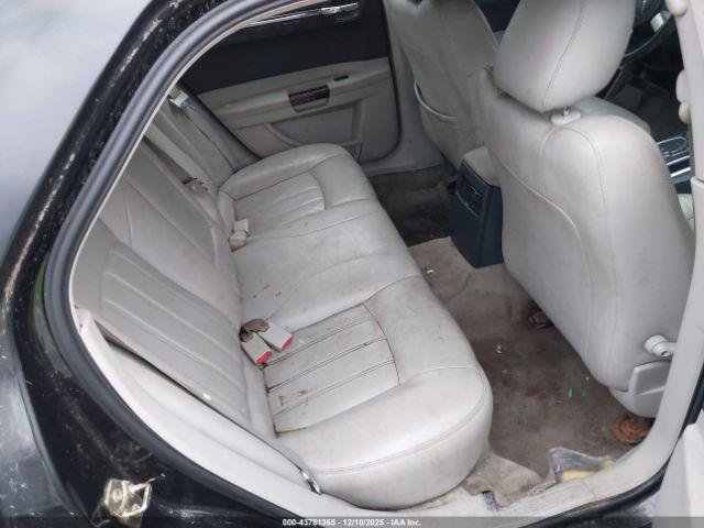 Chrysler 300c Image 6