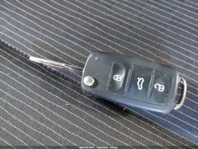 Volkswagen Tiguan S Image 11