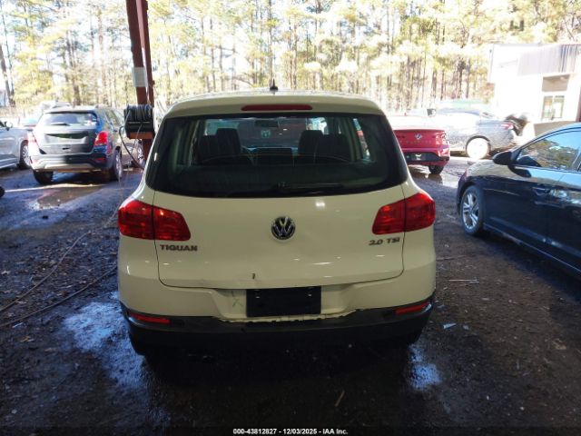 Volkswagen Tiguan S Image 9