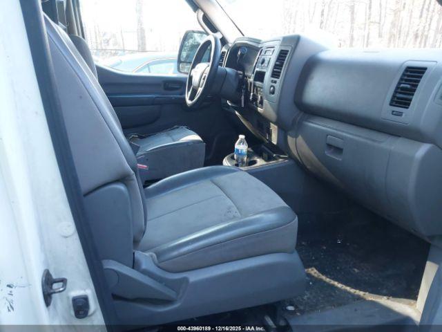 Nissan Nv S V6 Image 7