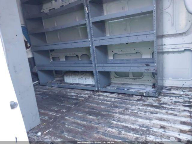 Nissan Nv S V6 Image 2