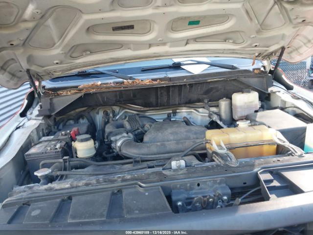 Nissan Nv S V6 Image 11