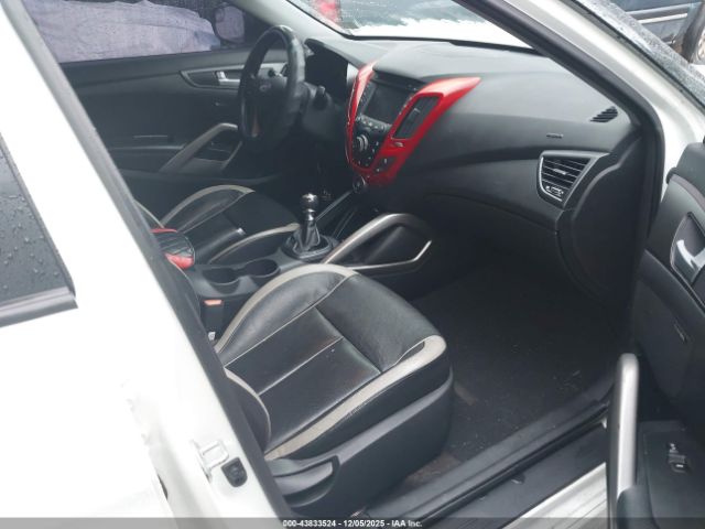 Hyundai VELOSTER Turbo Image 11