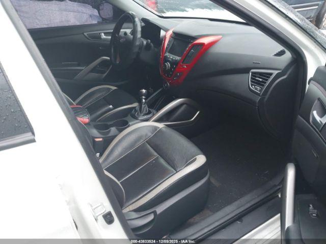 Hyundai VELOSTER Turbo Image 11