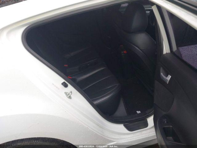 Hyundai VELOSTER Turbo Image 10