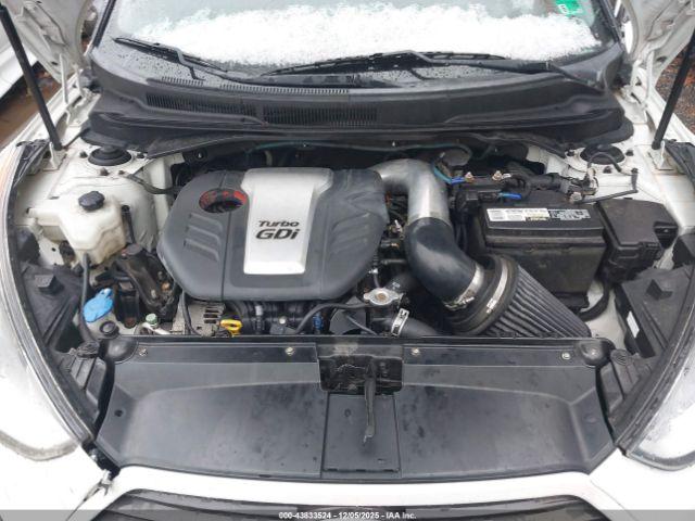 Hyundai VELOSTER Turbo Image 8