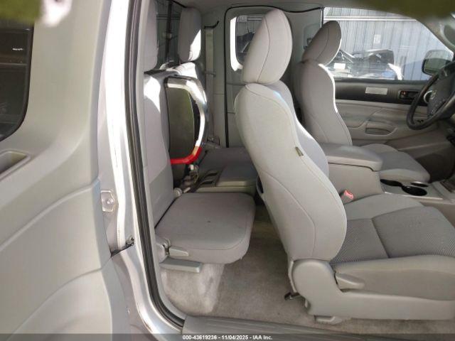 Toyota Tacoma Base V6 Image 9