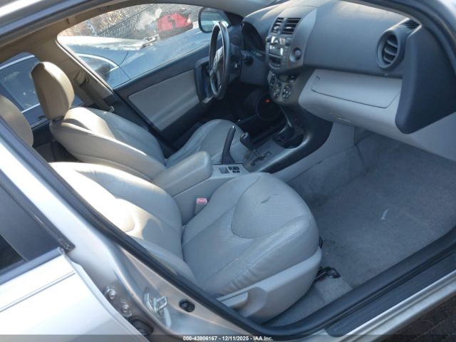 Toyota RAV4 Limited V6 Image 12