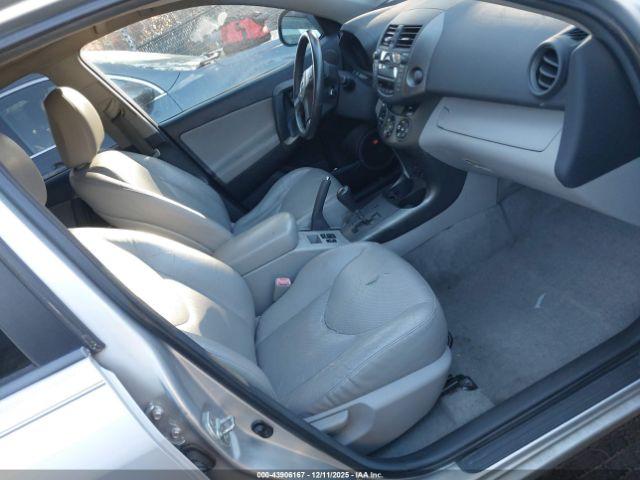 Toyota RAV4 Limited V6 Image 12