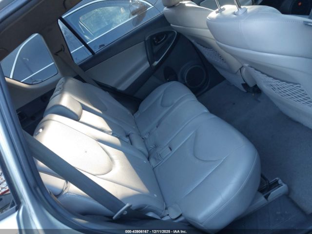 Toyota RAV4 Limited V6 Image 7