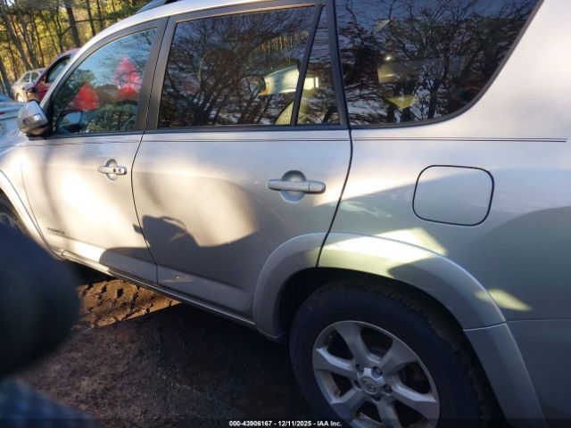 Toyota RAV4 Limited V6 Image 9