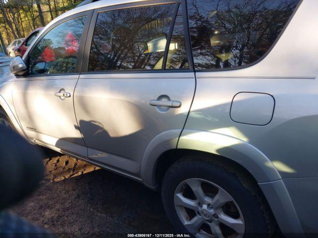 Toyota RAV4 Limited V6 Image 9