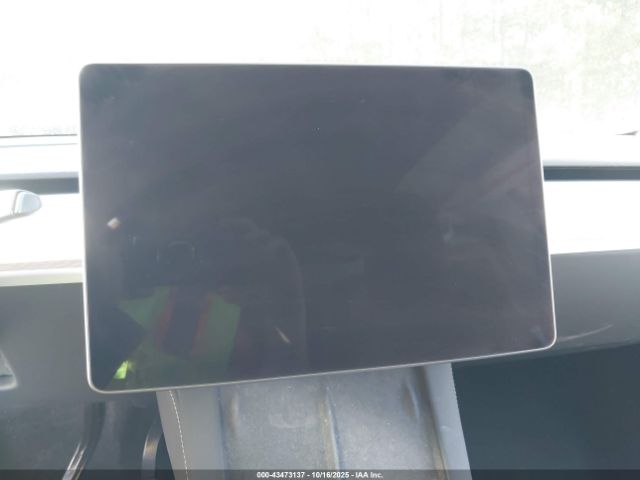 Tesla Model Y Image 16